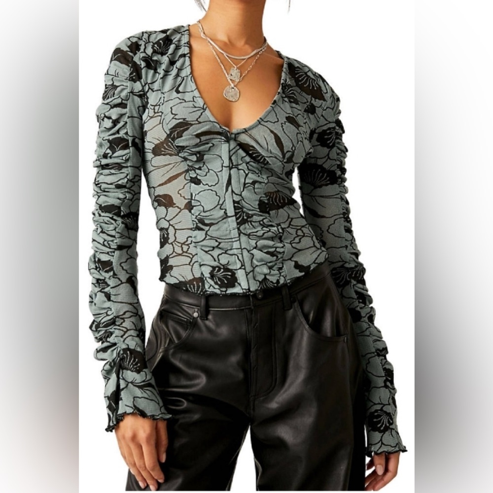 FREE PEOPLE THROUGH THE MEADOW TOP- Large